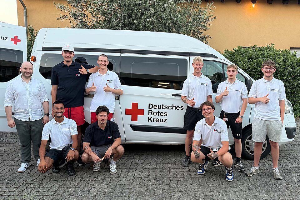 Das Botschafterteam der Werbekampagne im Juni 2026 mit dem Vorsitzenden Felix Flatter